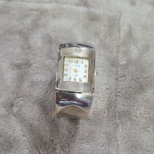 Studio‎ I Women's Quartz Watch Silvertone Stretch Cuff NEW BATTERY WORKS  EUC